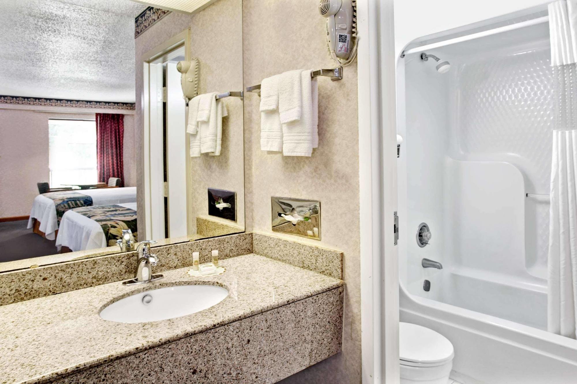 Days Inn By Wyndham Walterboro Esterno foto